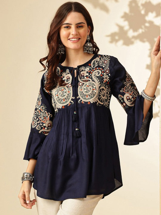 PRINT TIE-UP NECK TOP